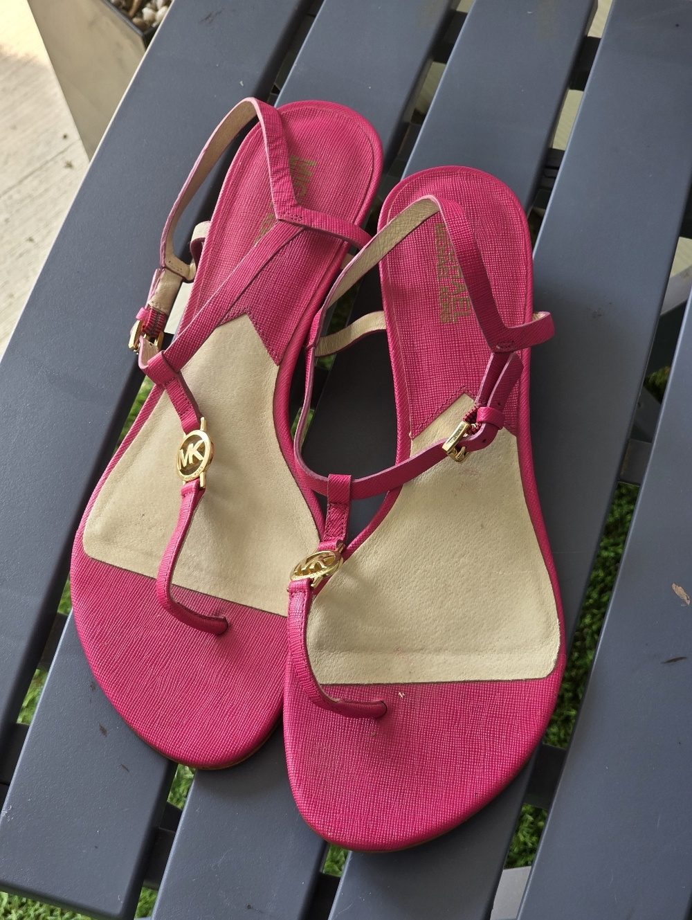 Michael Kors Pink T Strap Sandals Sz 10M Gold MK Logo Flat Thong Women’s Shoe